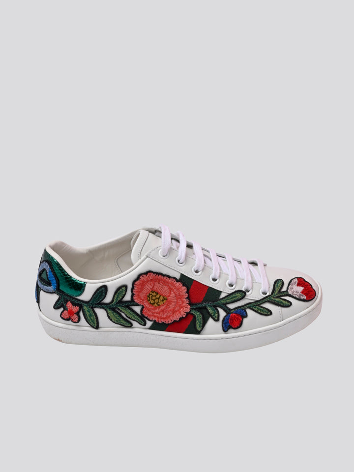 Dakraam postkantoor Voorschrijven Gucci Ace Floral Embroidered Sneakers – AMUSED Co