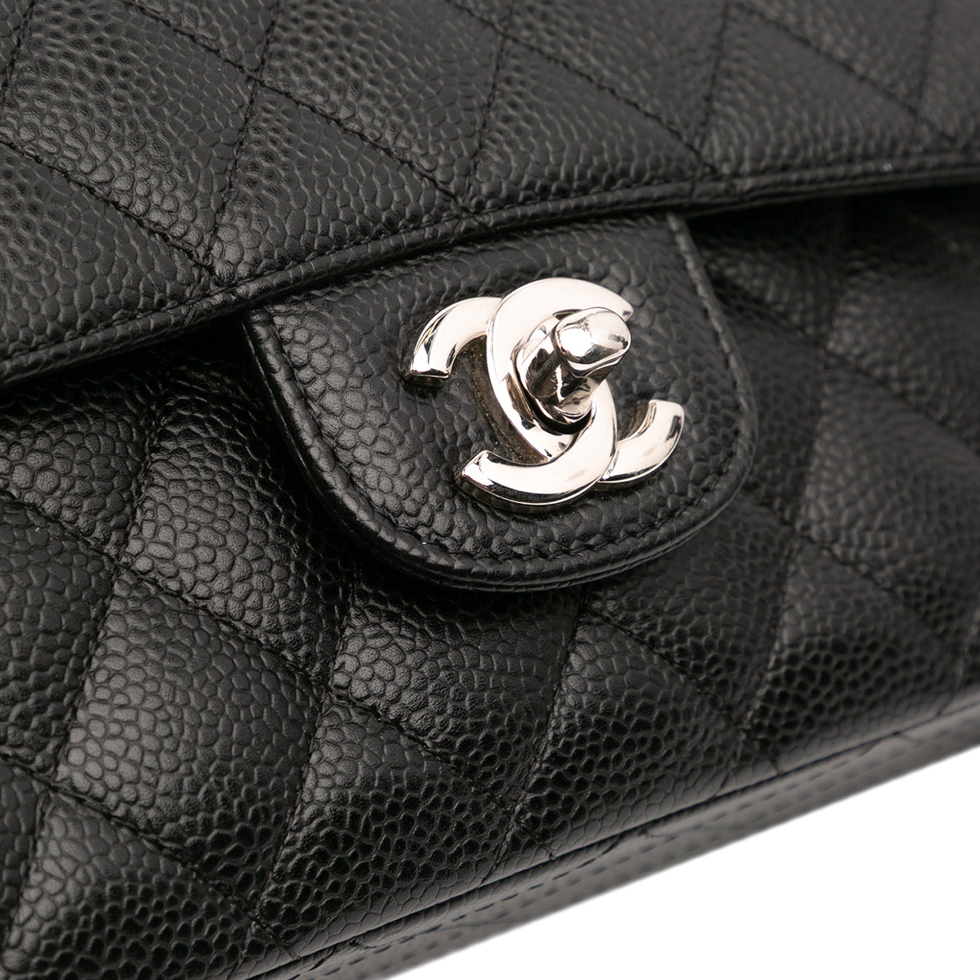 Medium Classic Caviar Double Flap