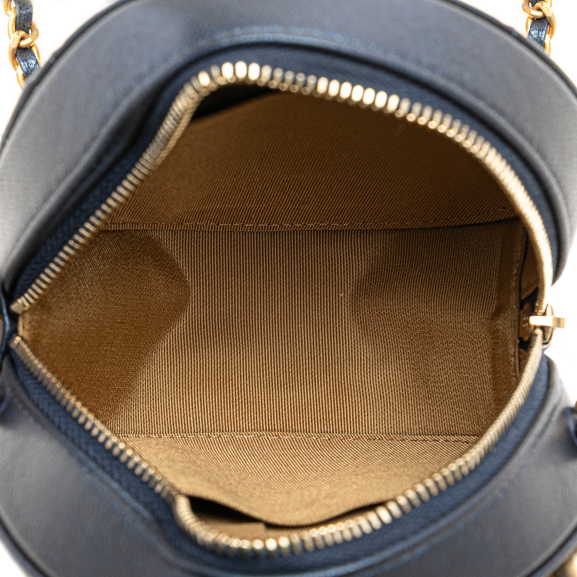 Quilted Goatskin Chic Pearls Chain Round Clutch With Chain