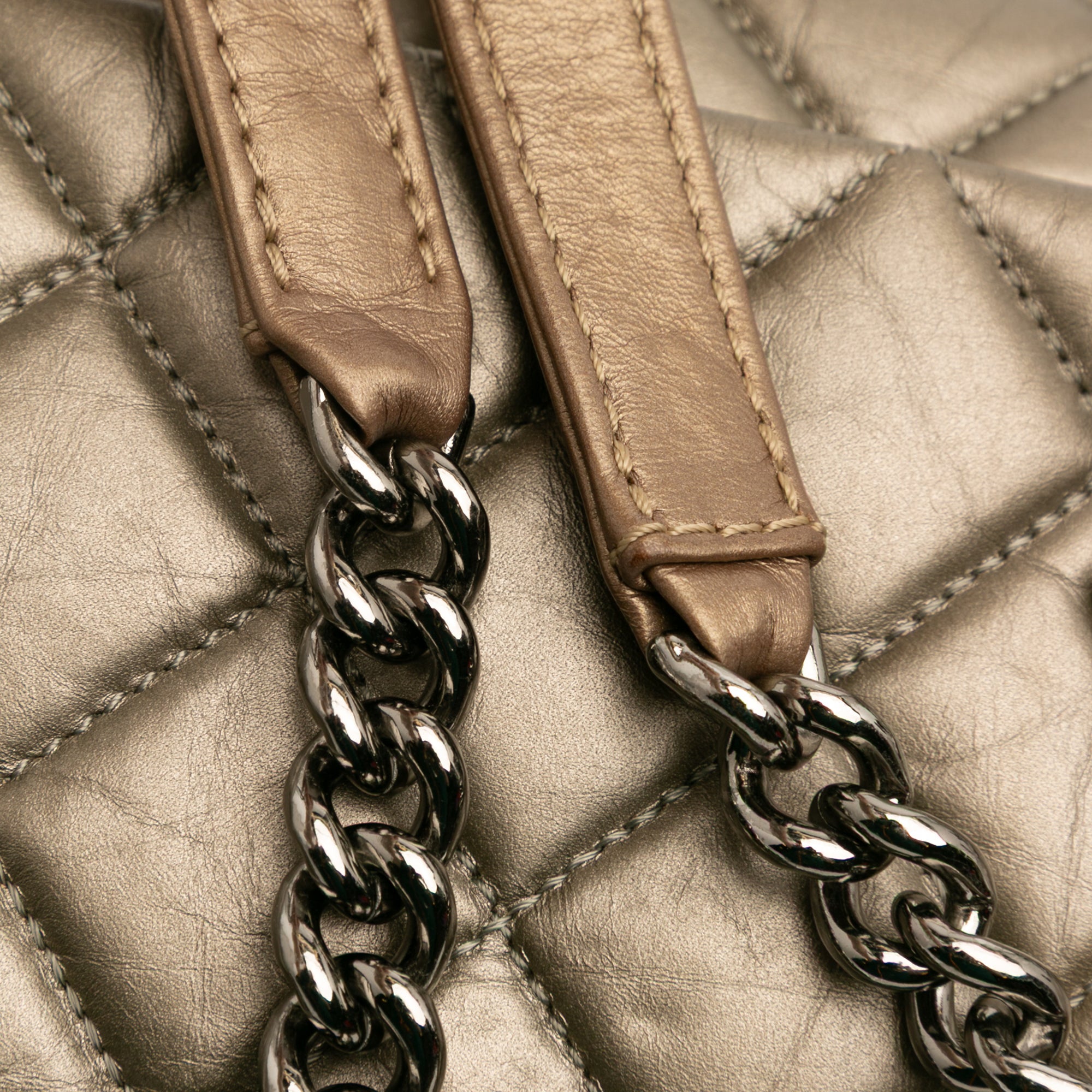 Small Aged Calfskin Lady Pearly Flap