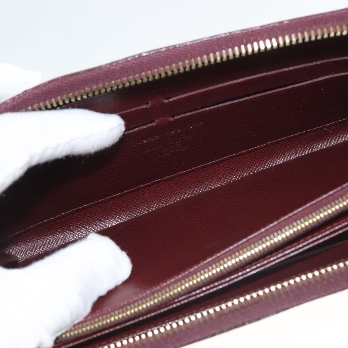 Louis Vuitton Zippy wallet