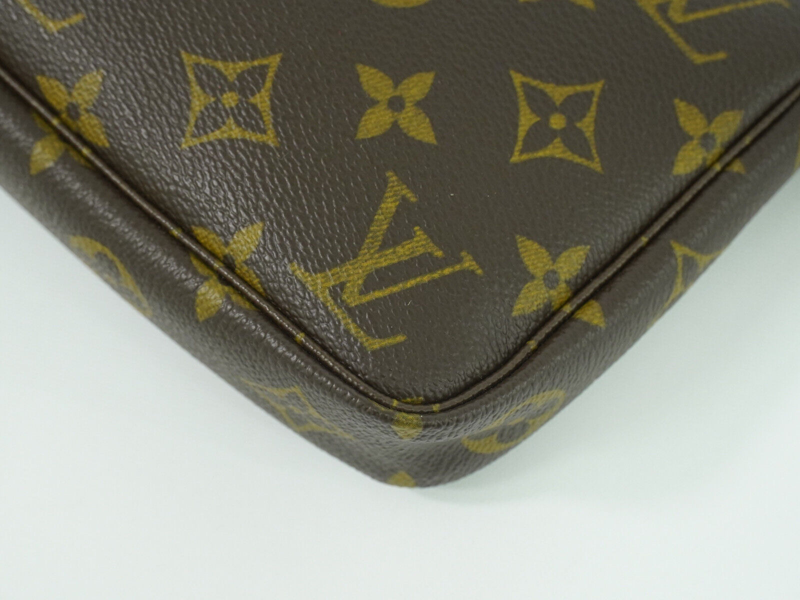 Louis Vuitton Pochette Accessoire