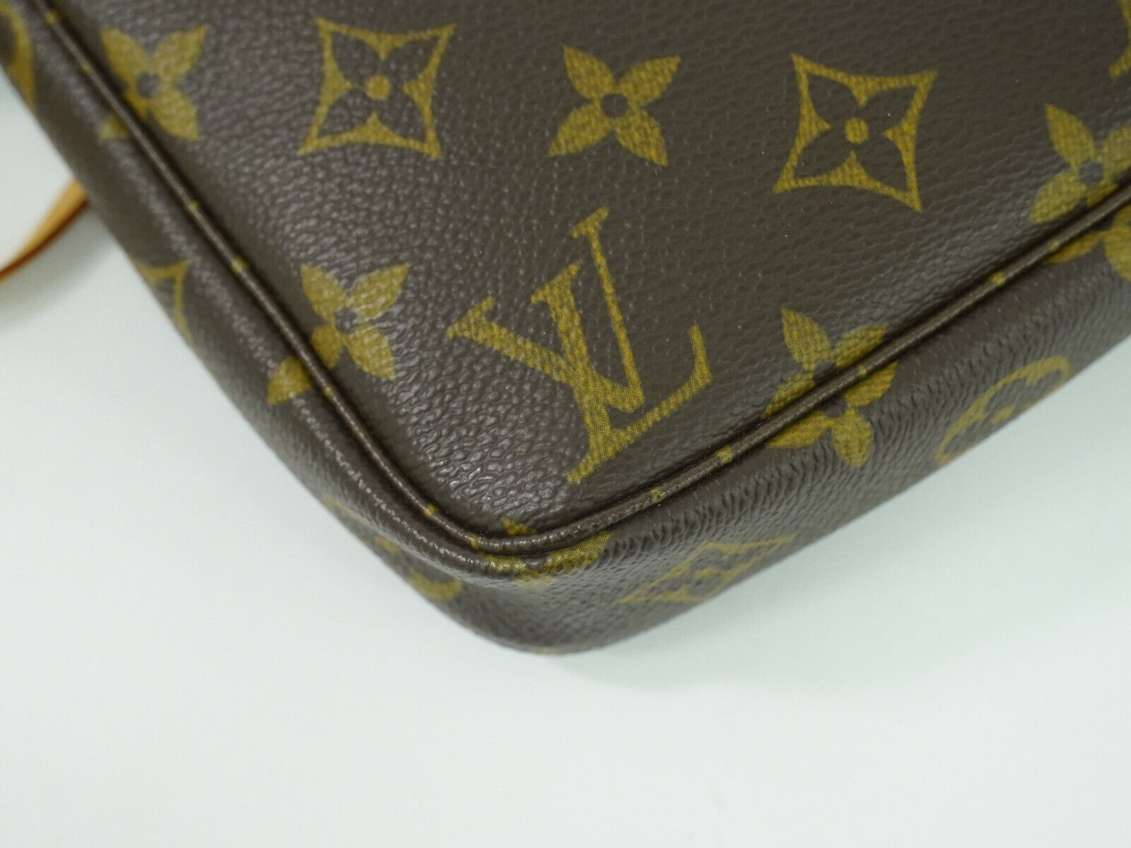 Louis Vuitton Pochette Accessoire