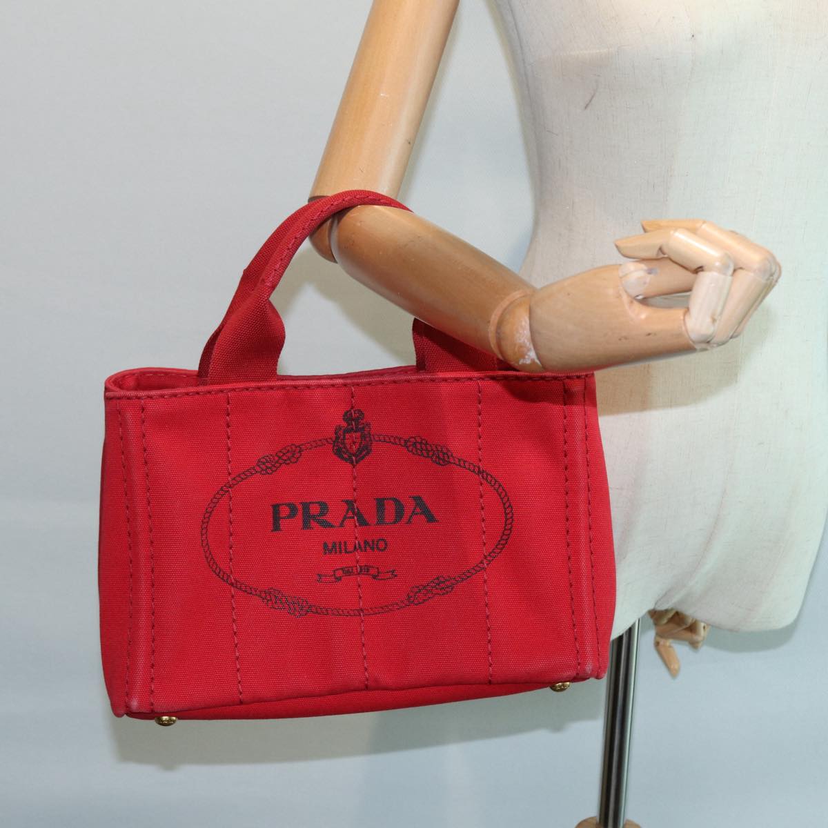 Prada Canapa