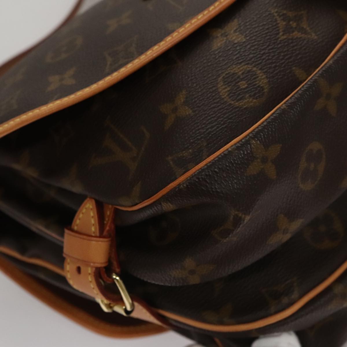 Louis Vuitton Saumur