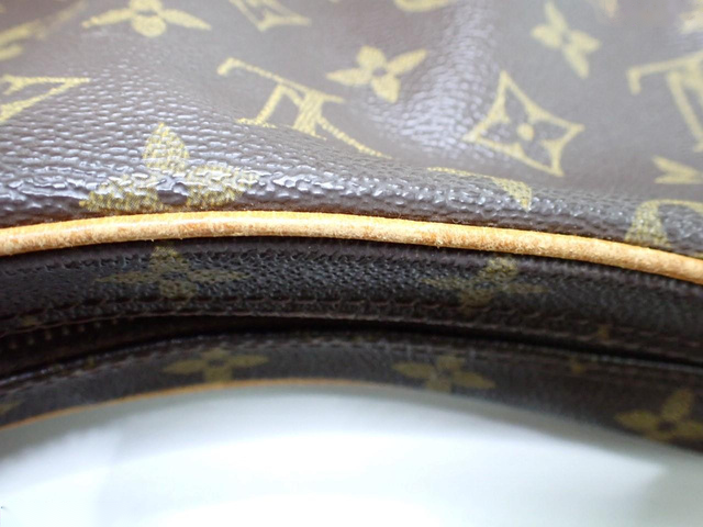 Louis Vuitton Croissant