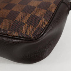 Louis Vuitton Trousse makeup