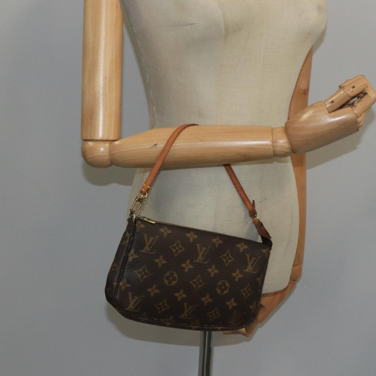 Louis Vuitton Pochette Accessoire