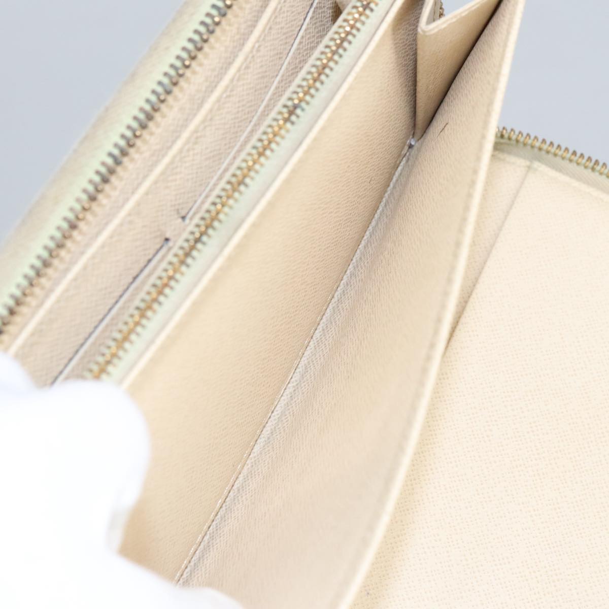 Louis Vuitton Zippy wallet
