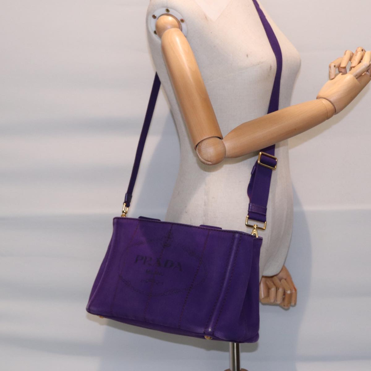 Prada Canapa