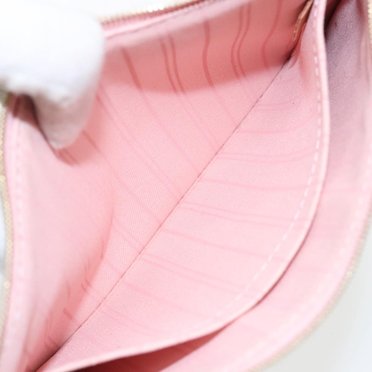 Louis Vuitton Neverfull pouch