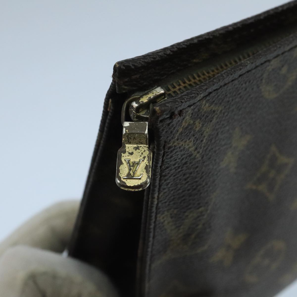 Louis Vuitton Poche Toilette 19
