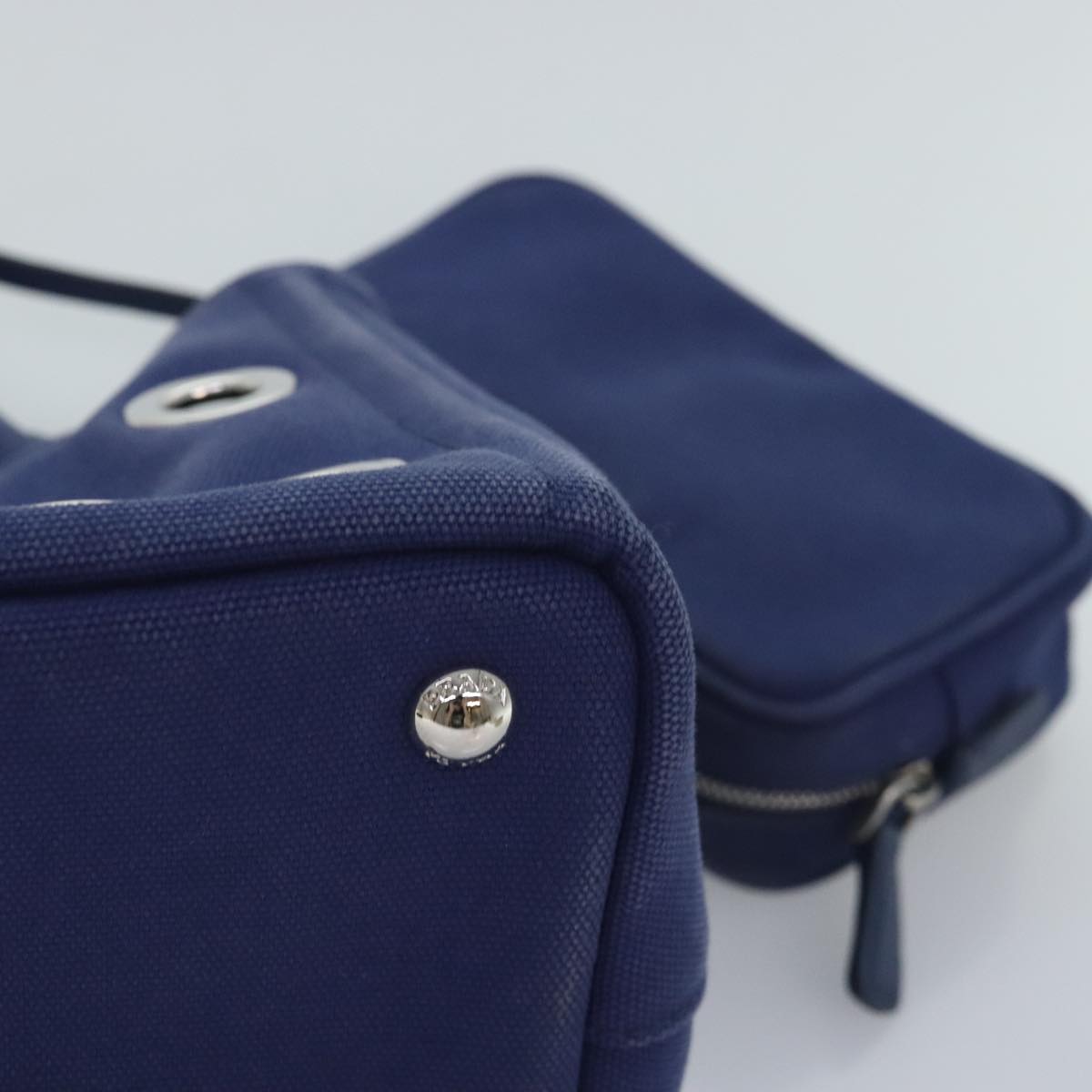 Prada Canapa