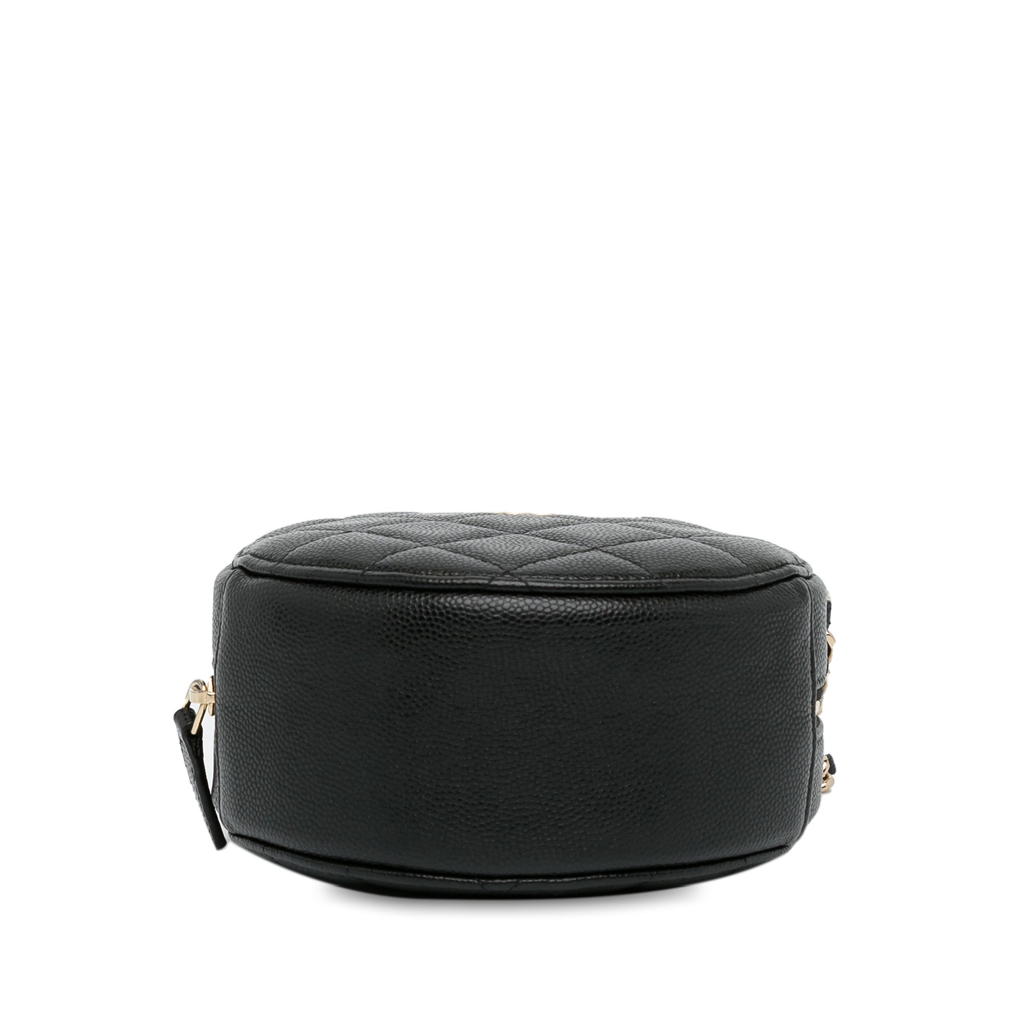 CC Quilted Caviar Round Clutch With Chain_4