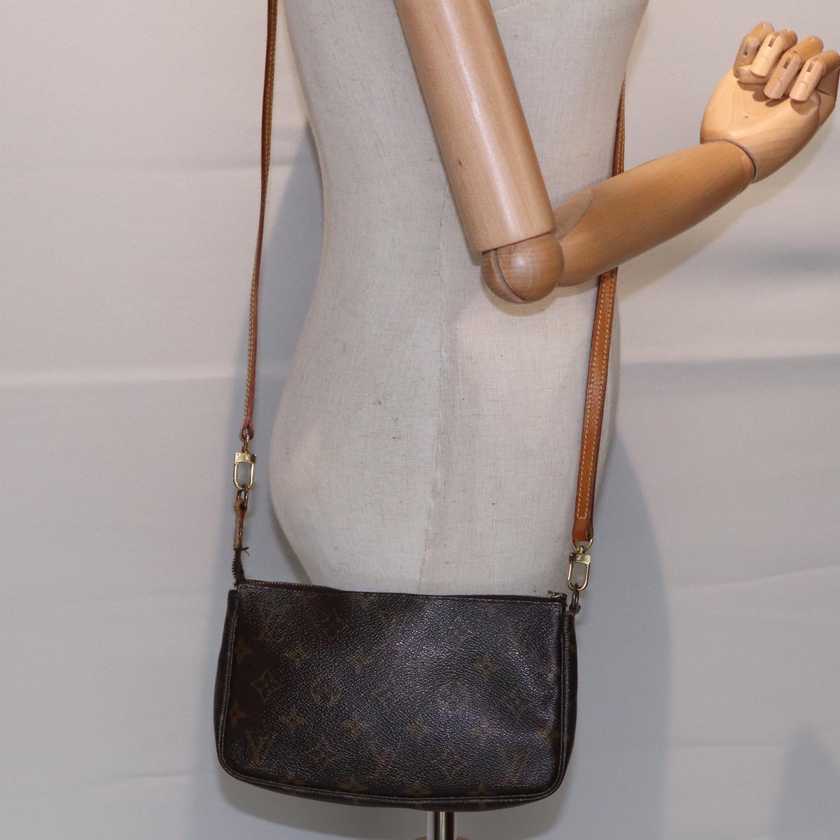 Louis Vuitton Pochette Accessoire