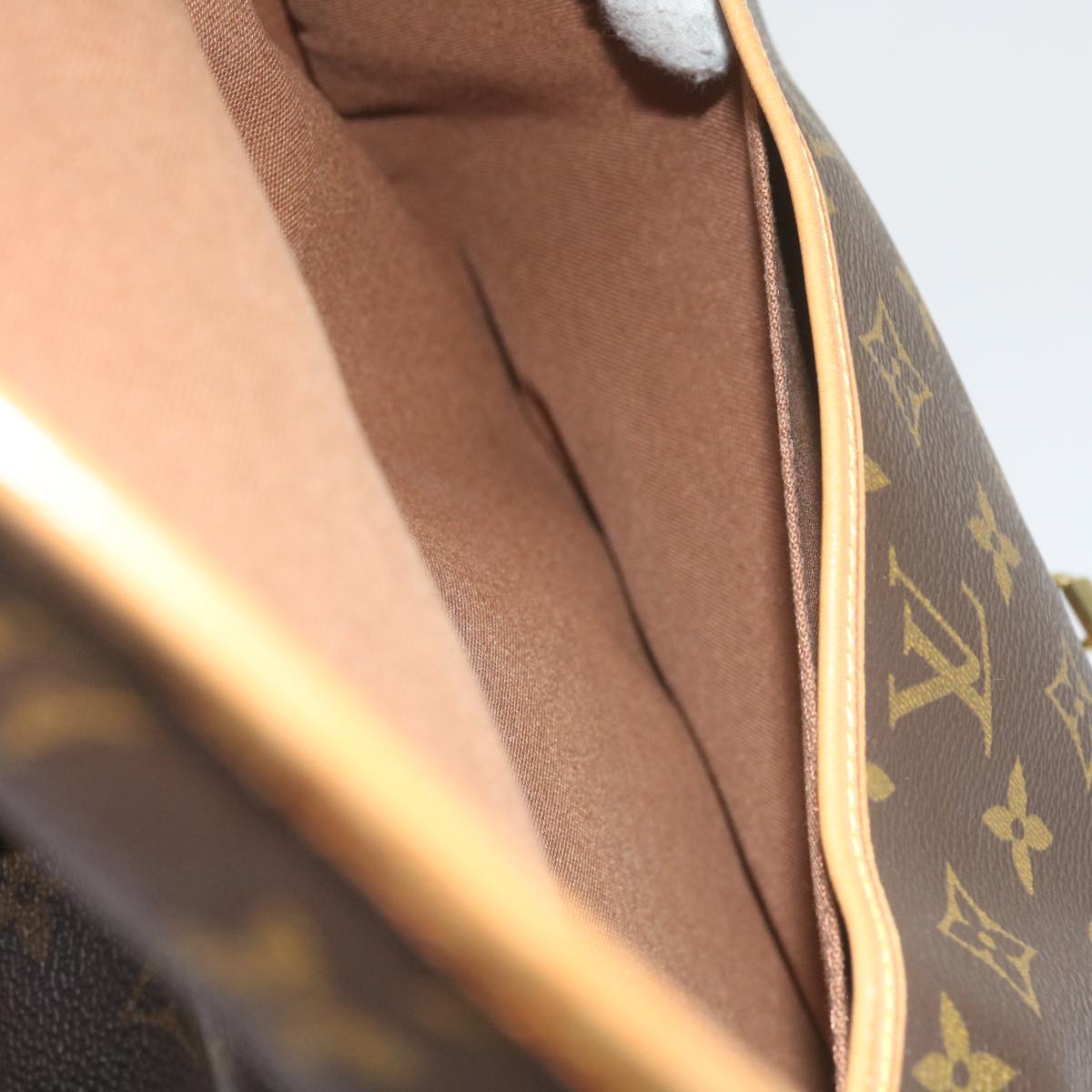 Louis Vuitton Saumur 30