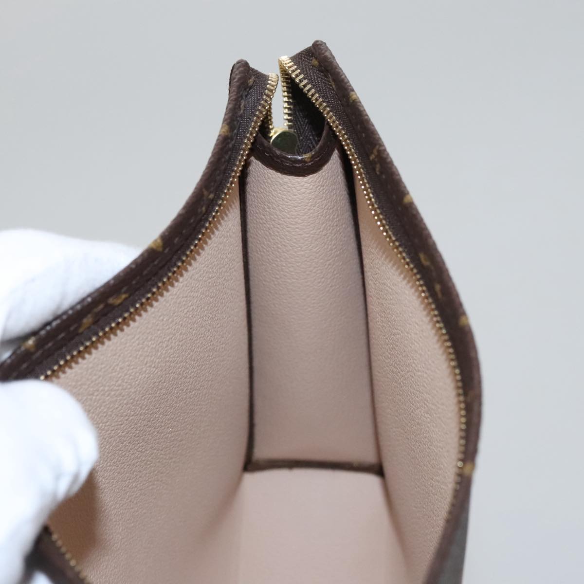 Louis Vuitton Trousse de Toilette