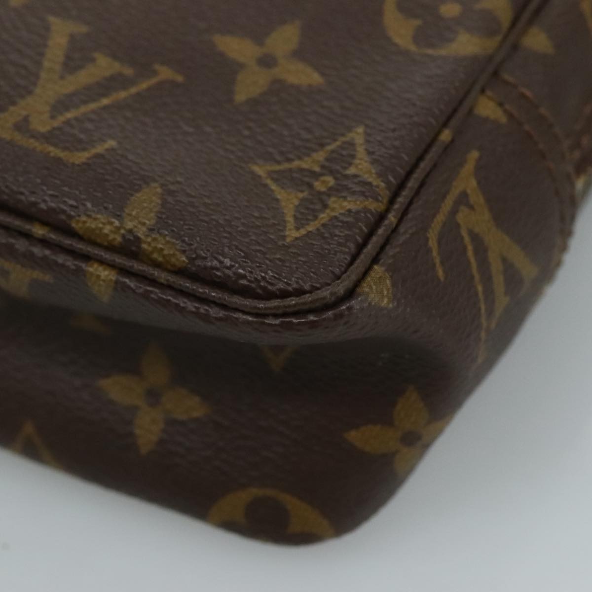 Louis Vuitton Trousse de Toilette 18