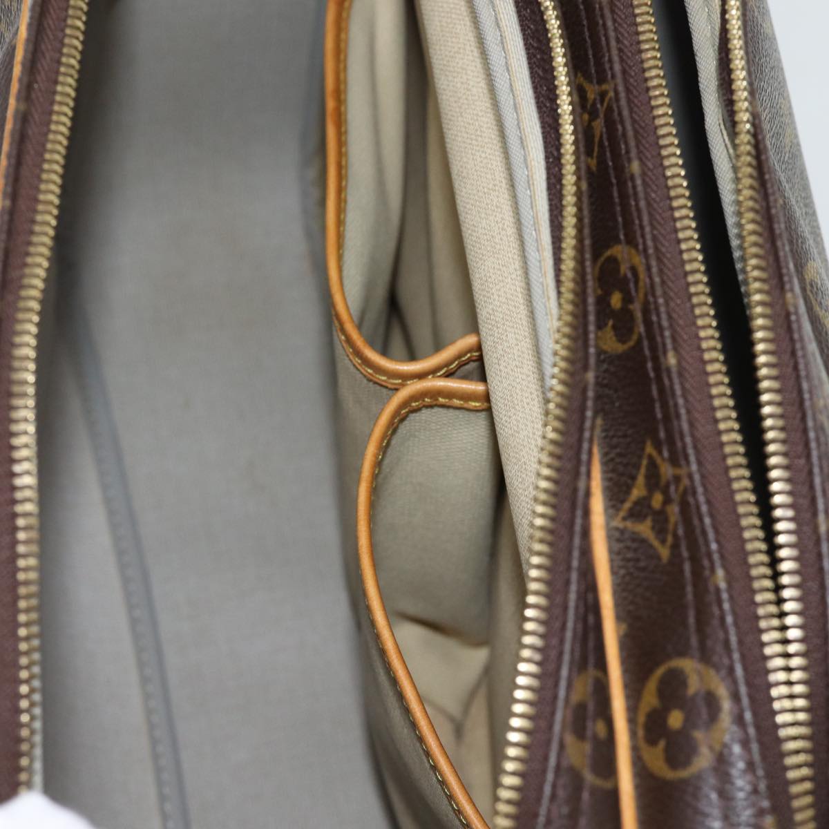 Louis Vuitton Reporter