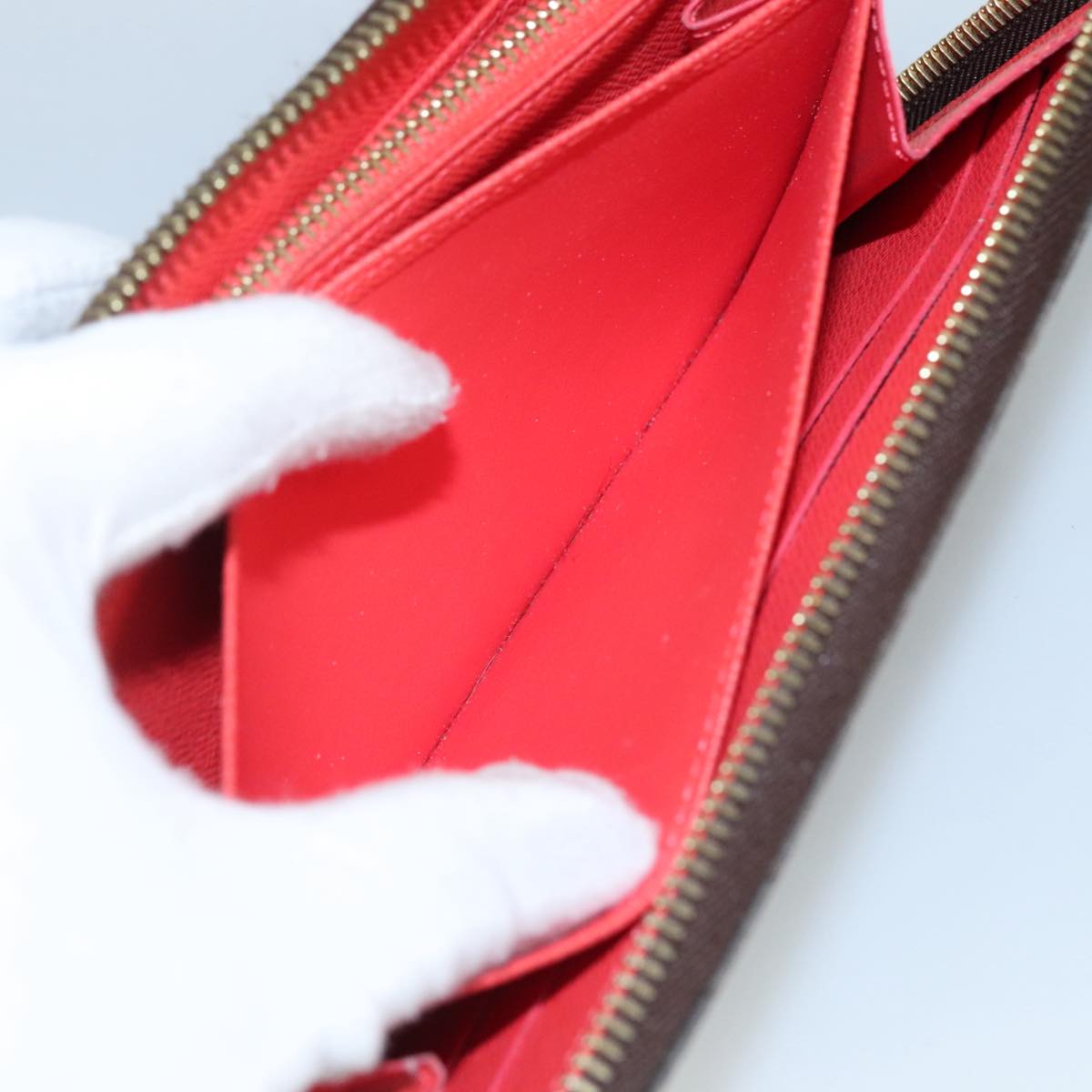 Louis Vuitton Zippy wallet