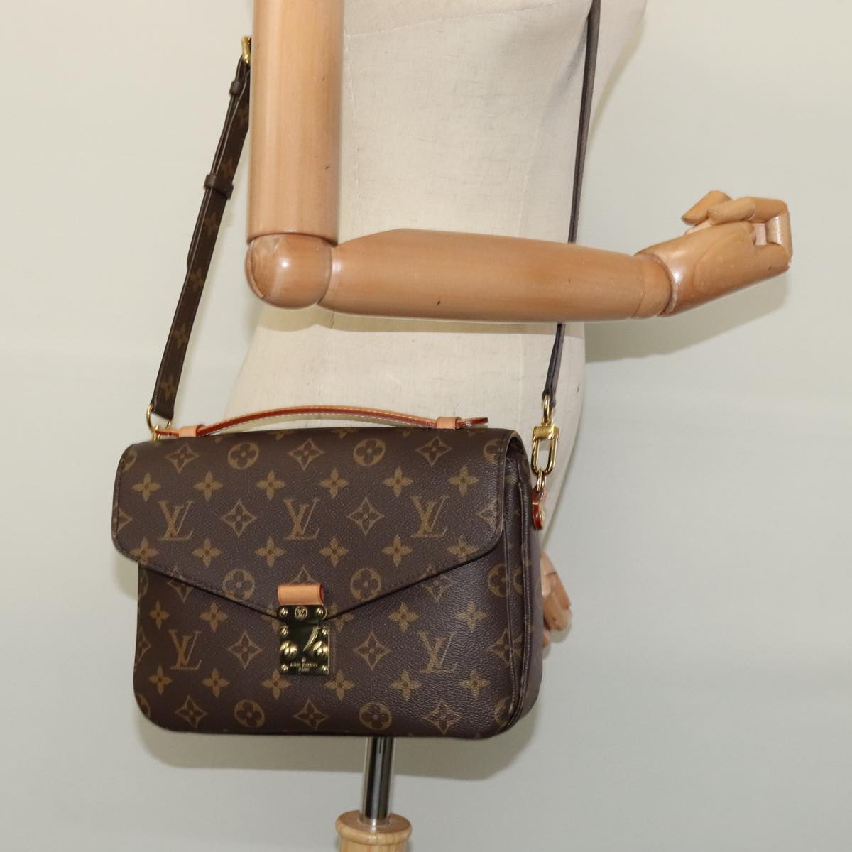 Louis Vuitton Pochette Metis