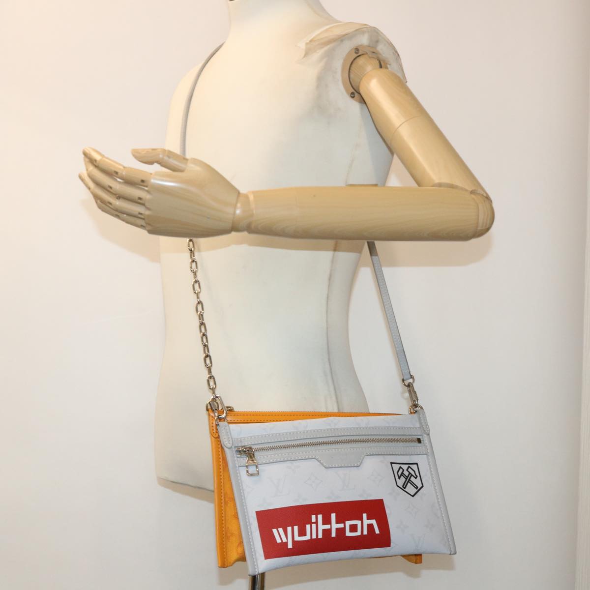 Louis Vuitton Messenger