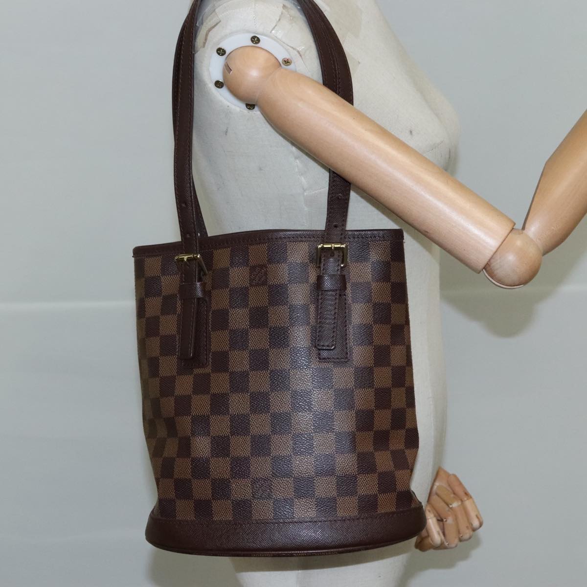 Louis Vuitton Marais