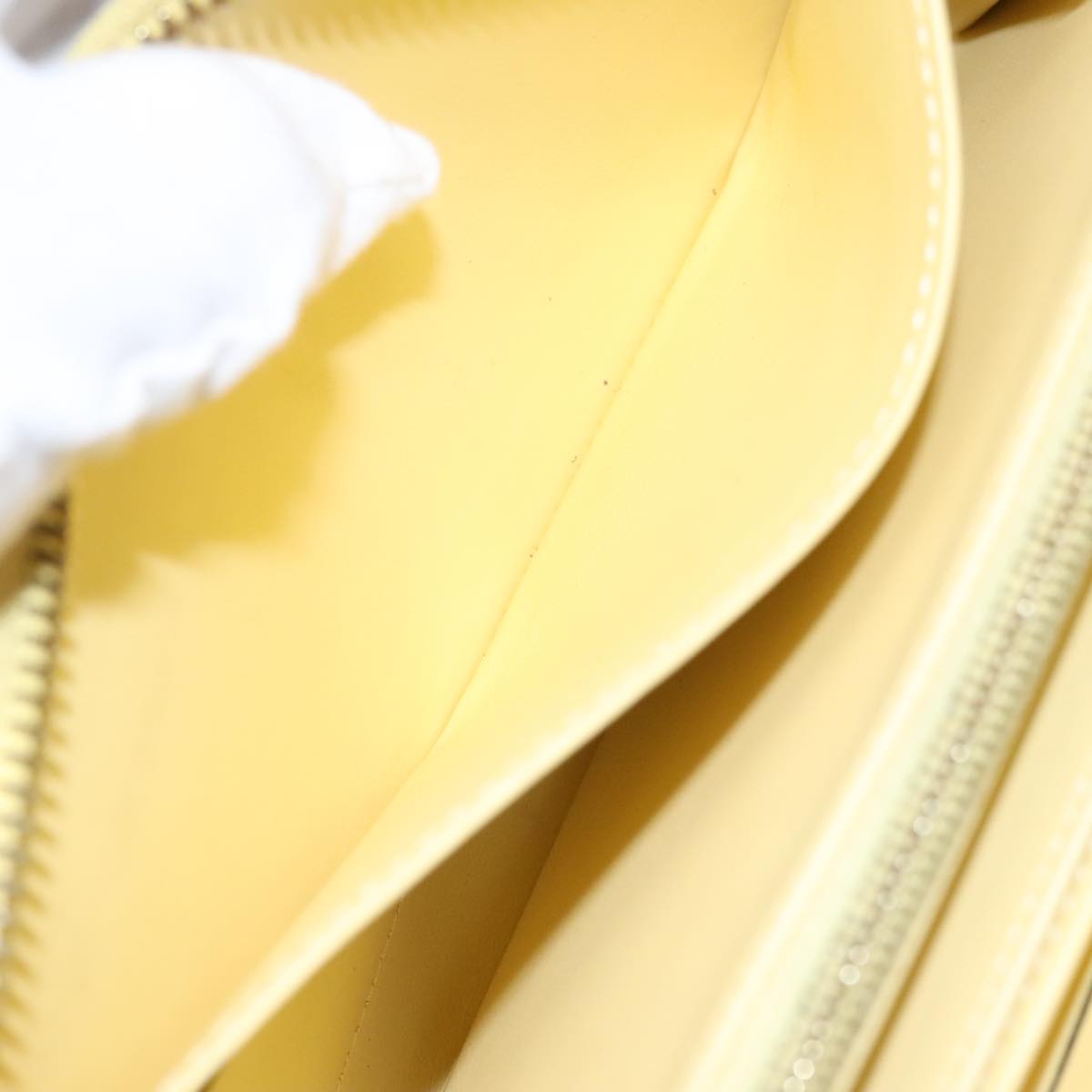 Louis Vuitton Zippy wallet