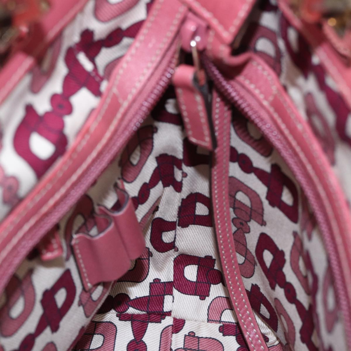 Gucci GG Signature