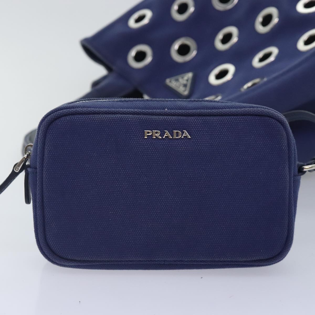 Prada Canapa