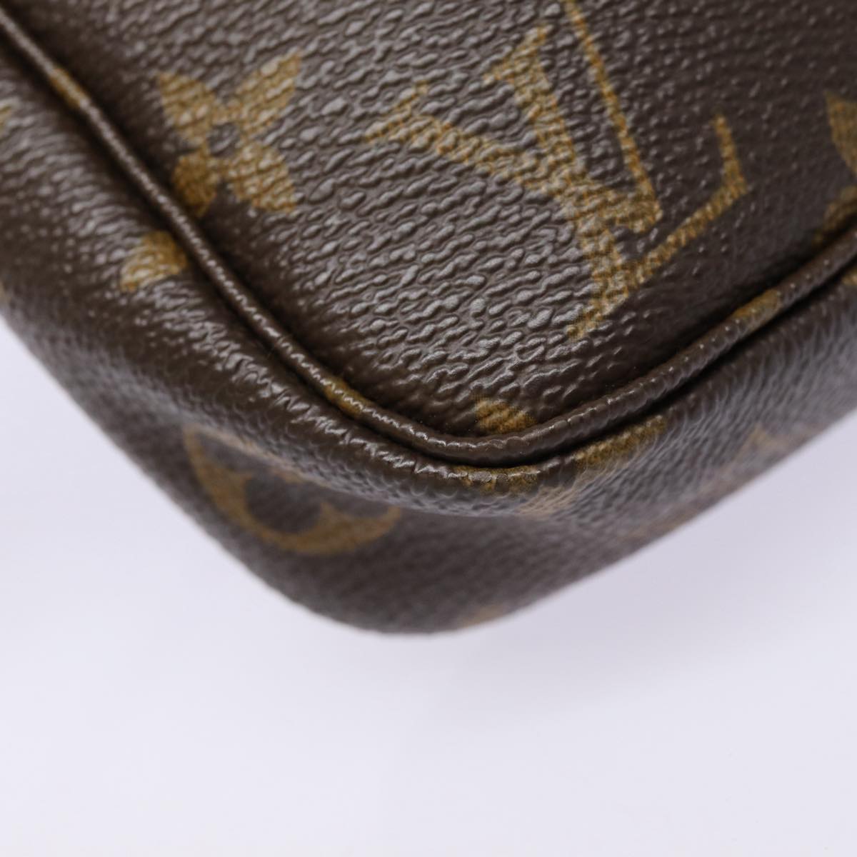 Louis Vuitton Pochette Accessoire