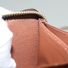 Louis Vuitton Zippy wallet