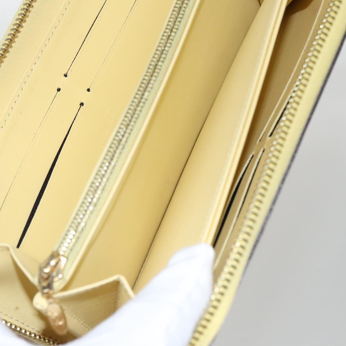 Louis Vuitton Zippy wallet