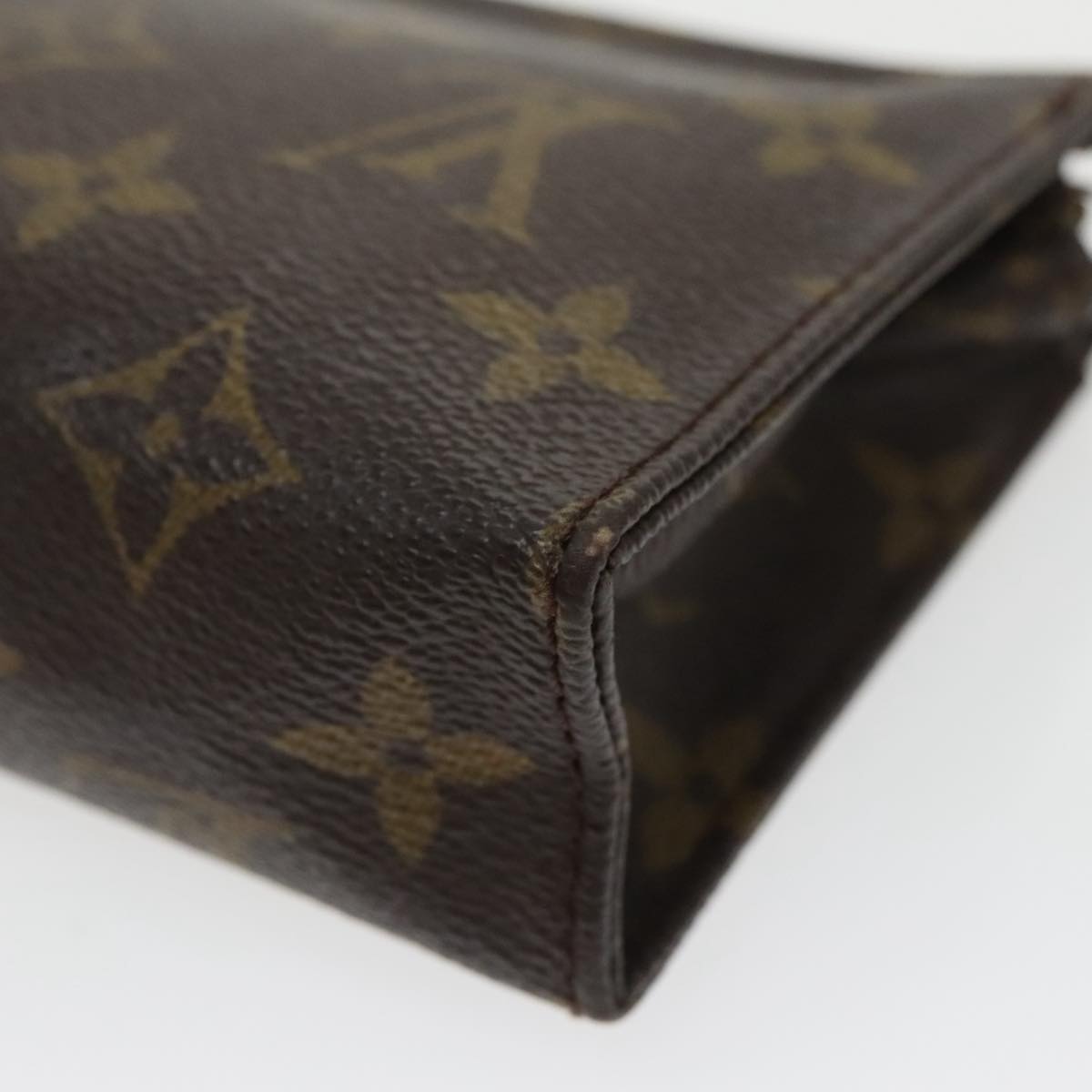 Louis Vuitton Poche Toilette 15