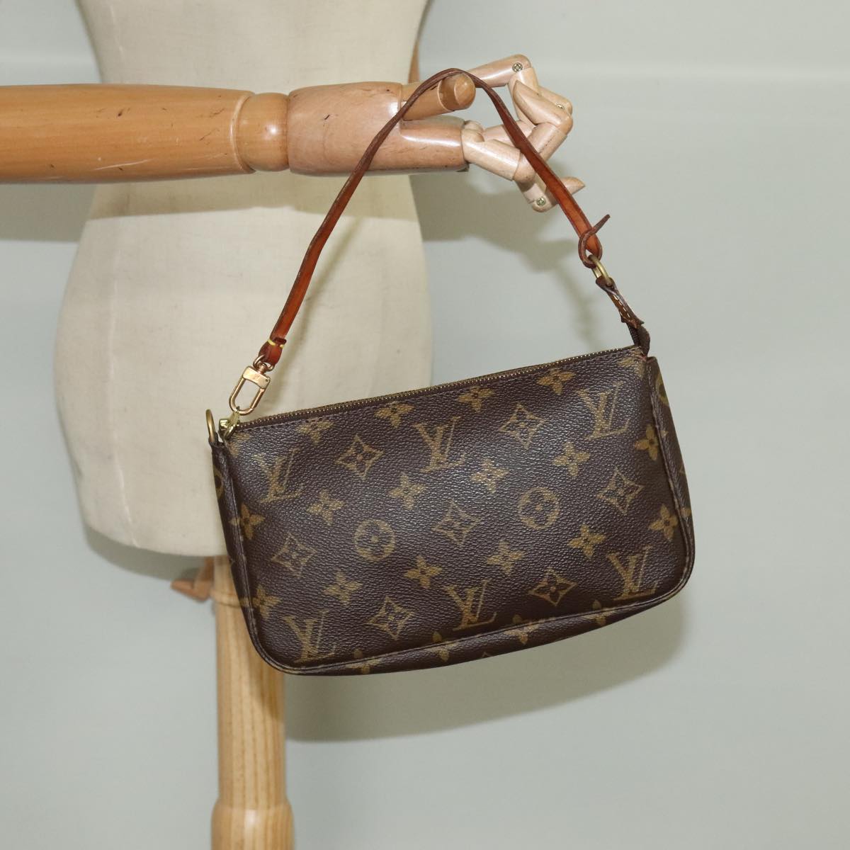 Louis Vuitton Pochette Accessoire