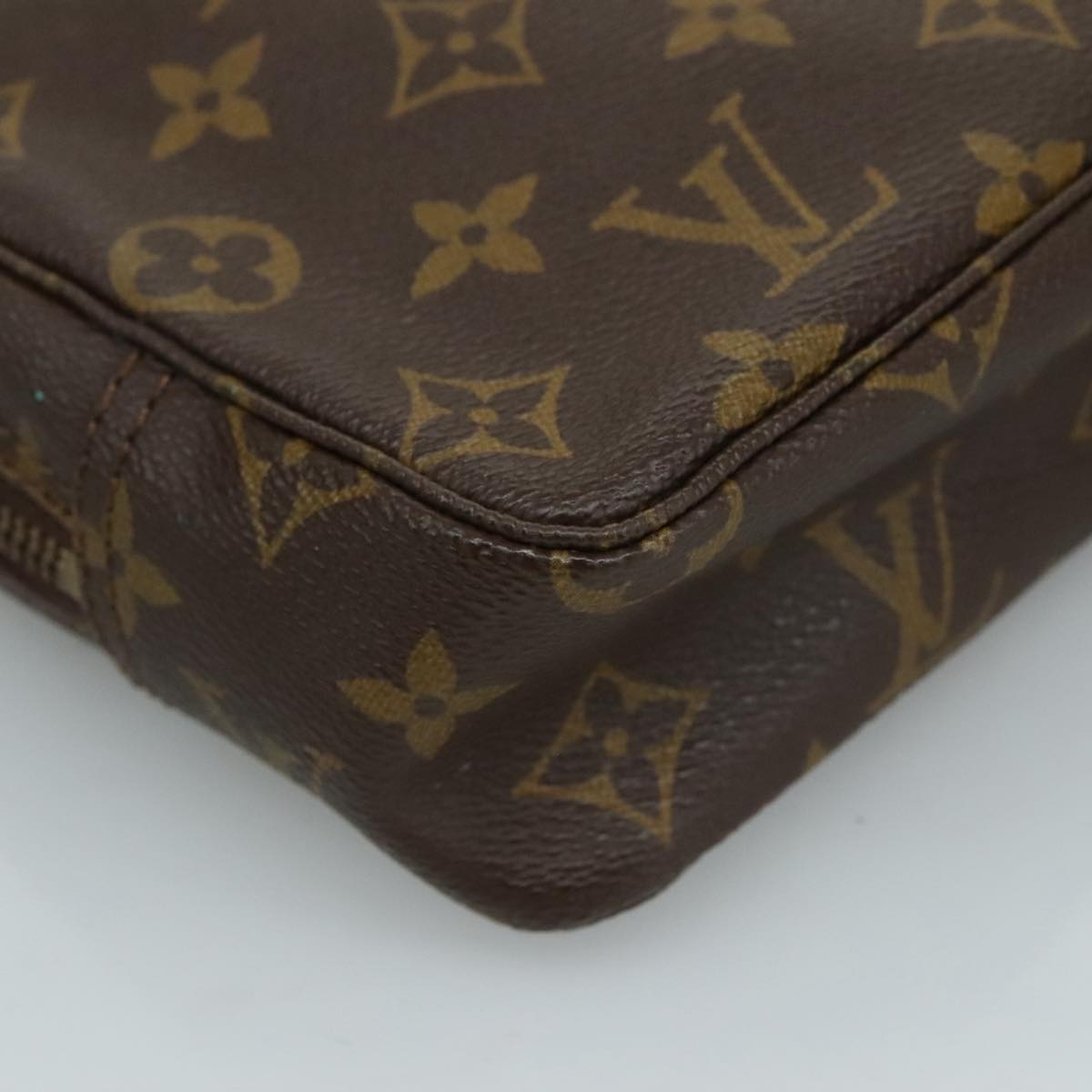 Louis Vuitton Trousse de Toilette 18