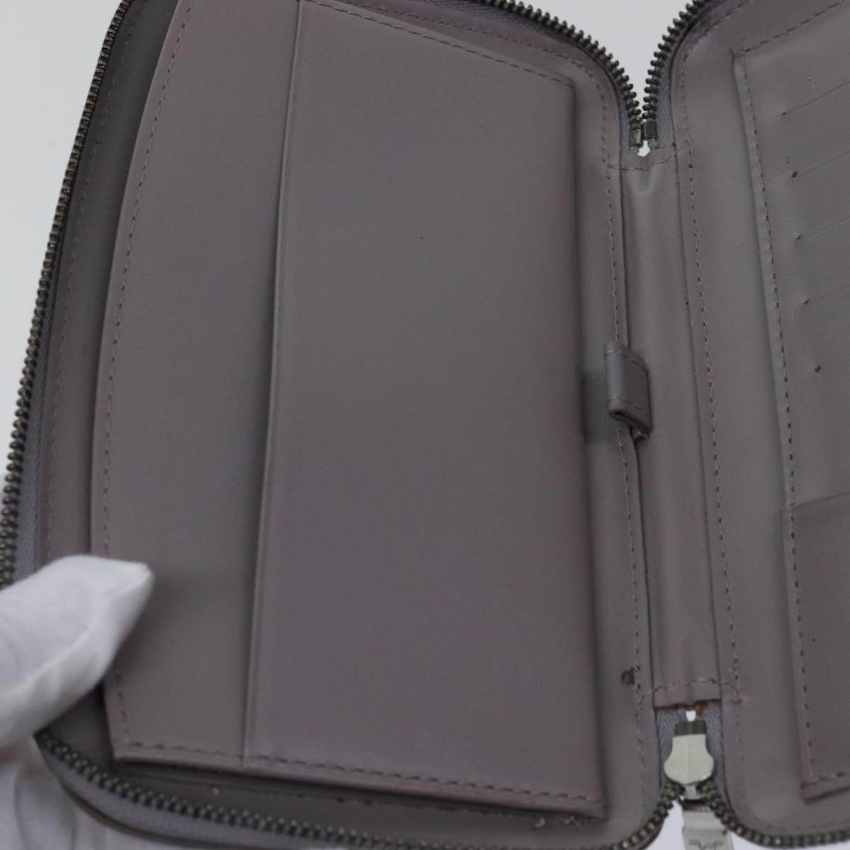 Louis Vuitton Zippy wallet