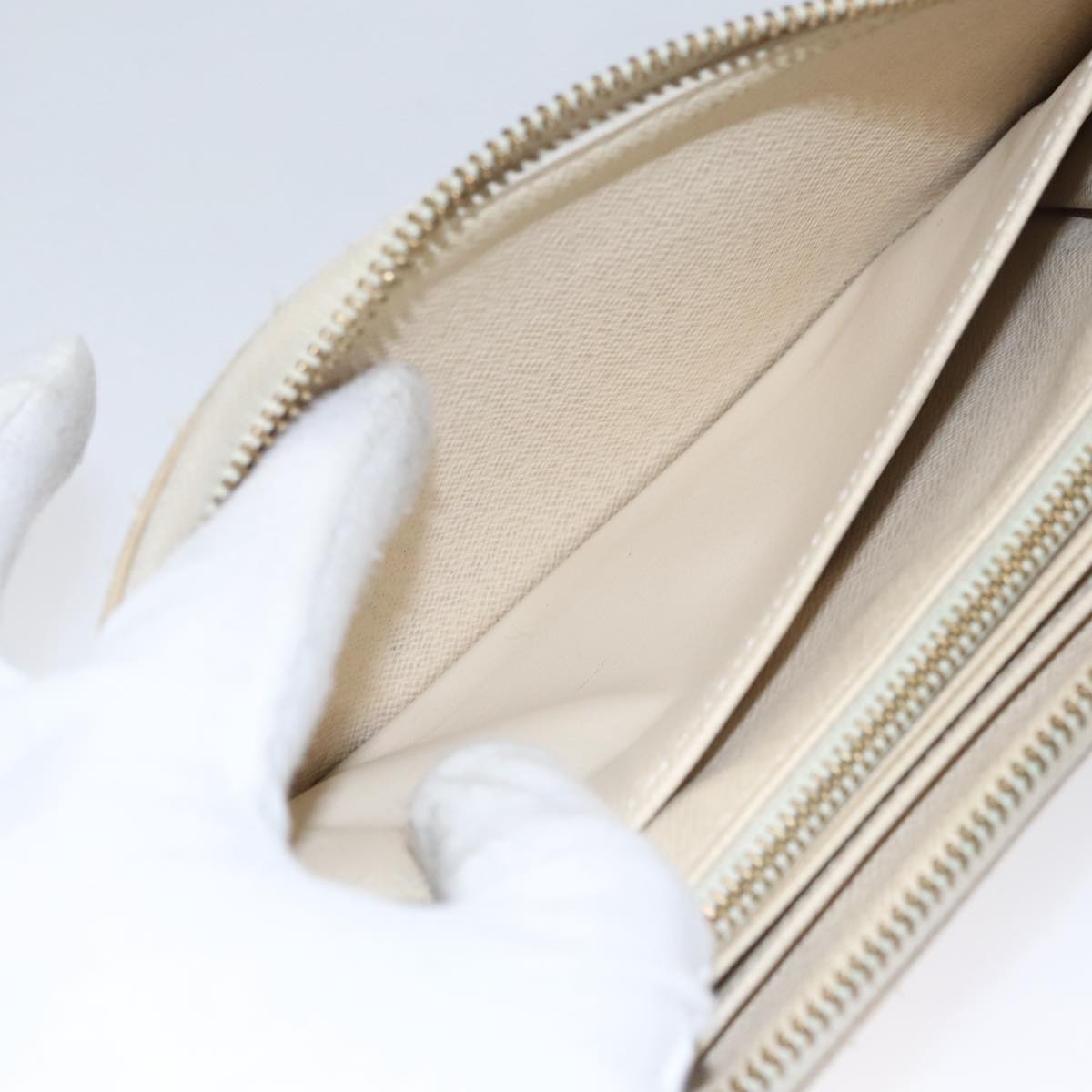 Louis Vuitton Zippy wallet