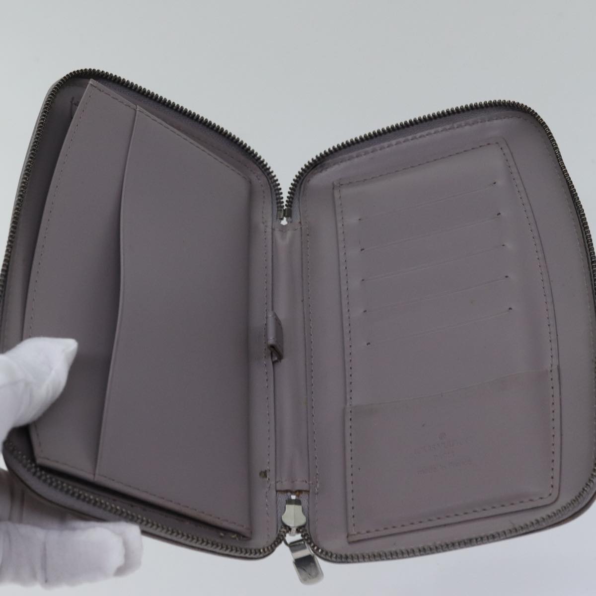 Louis Vuitton Zippy wallet
