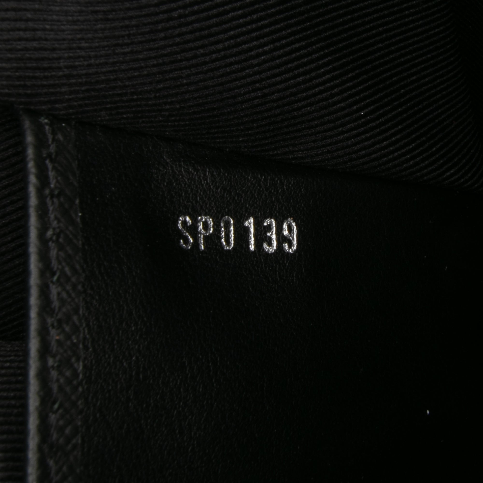 Damier Graphite Pixel Pochette Voyage MM