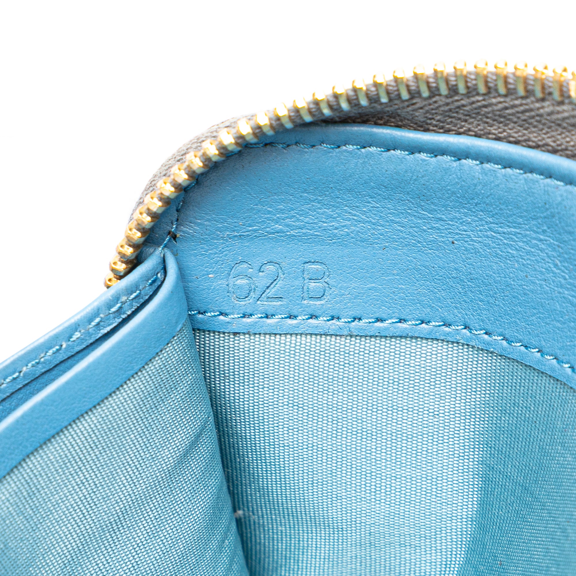 Vitello Daino Zip Around Long Wallet
