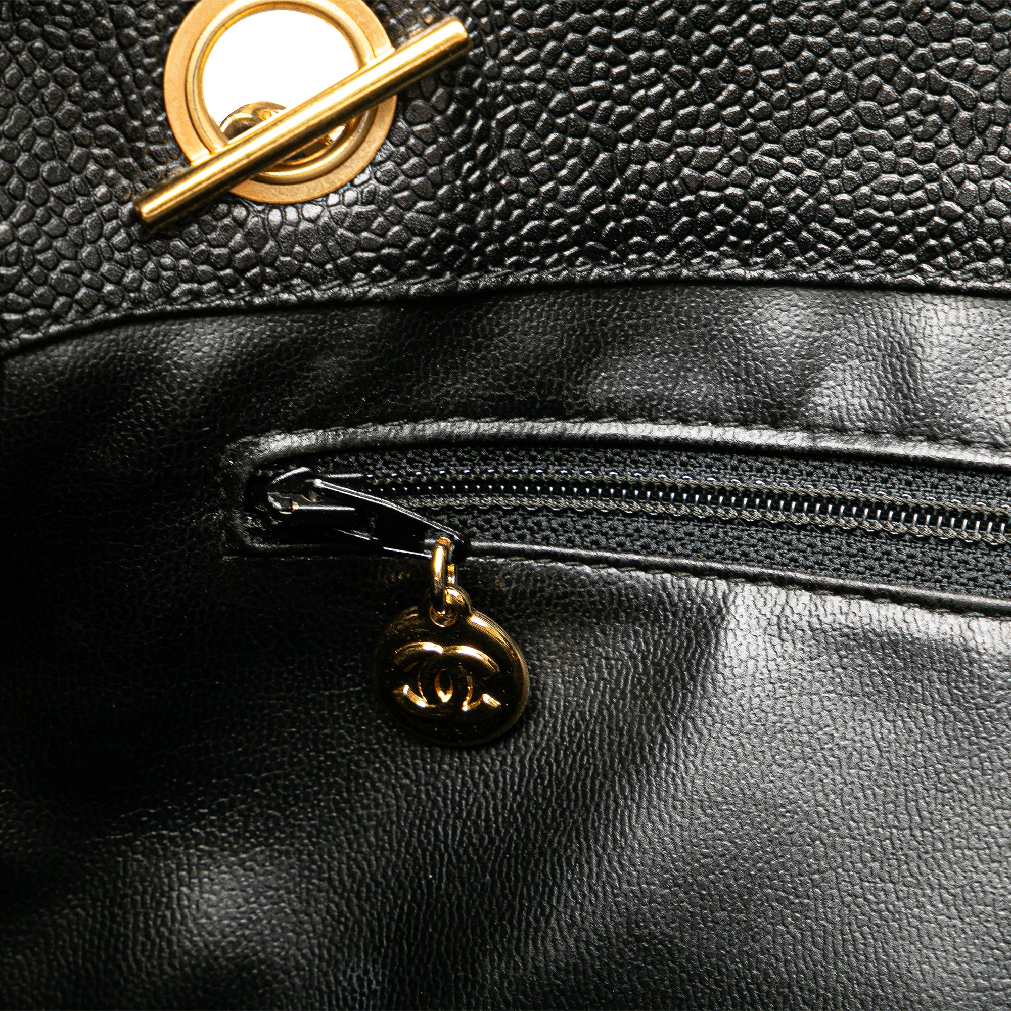 Caviar Front Pocket Chain Tote_8