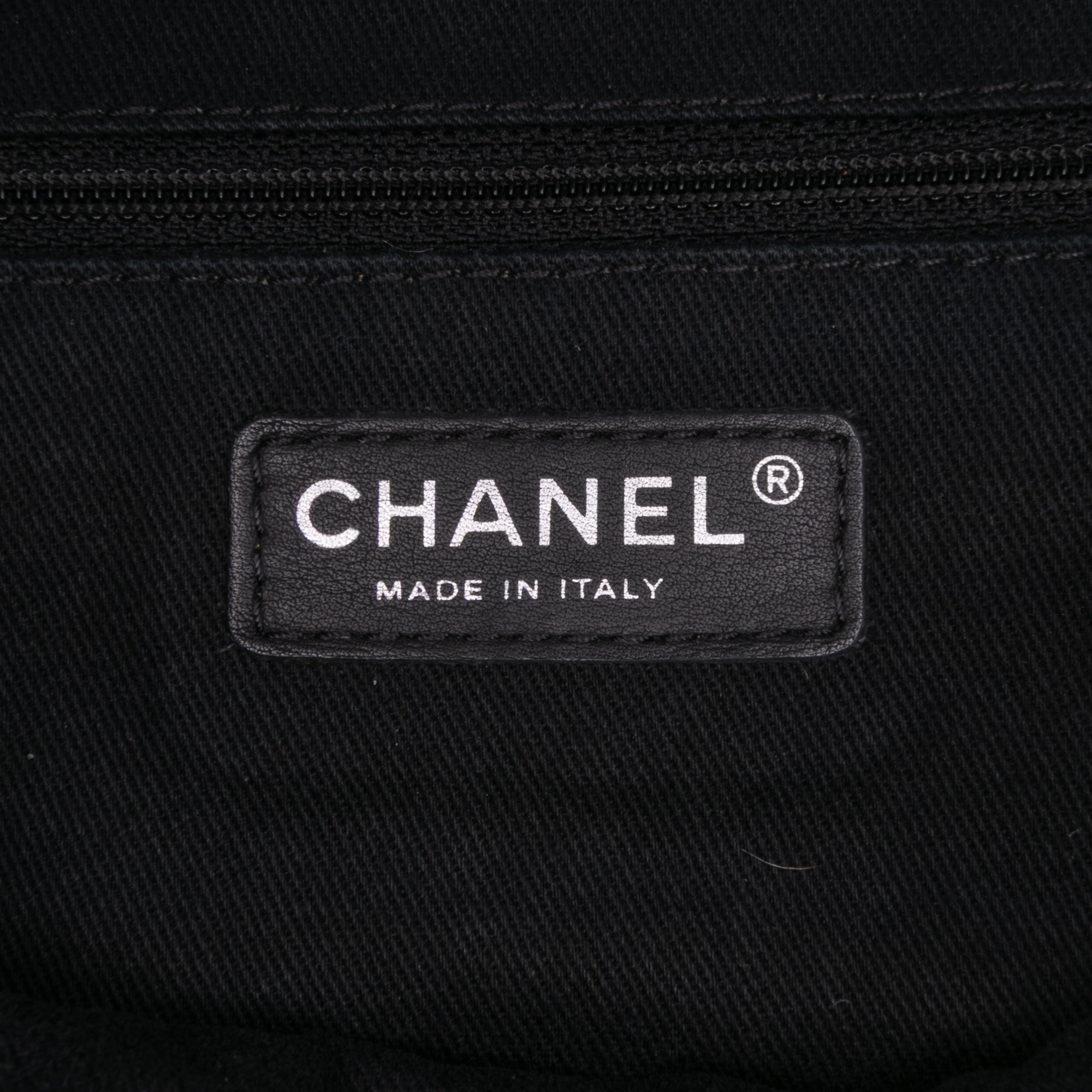Jumbo Quilted Iridescent Caviar Easy Flap