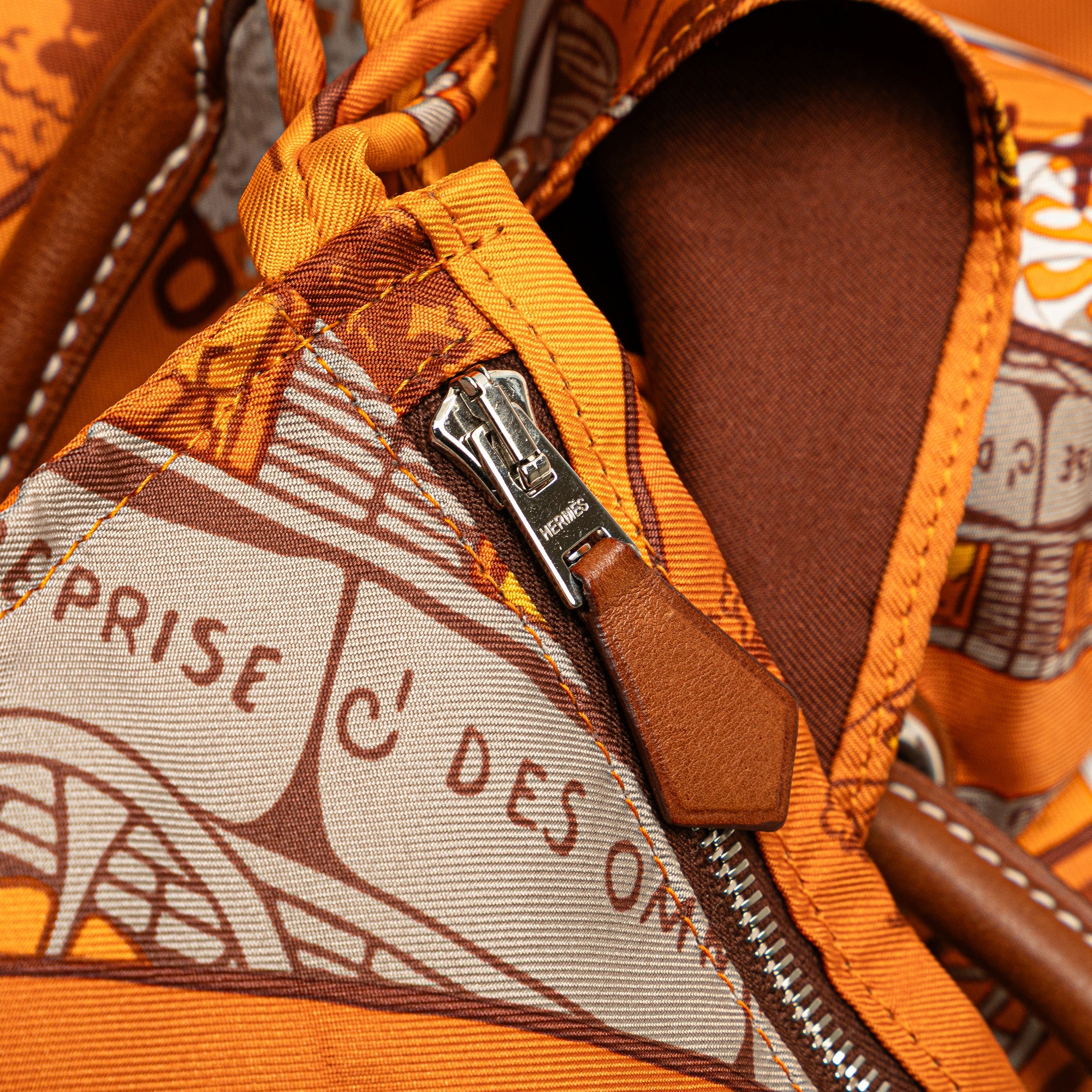 Jeu des Omnibus et Dames Blanches Silky Pop Crossbody