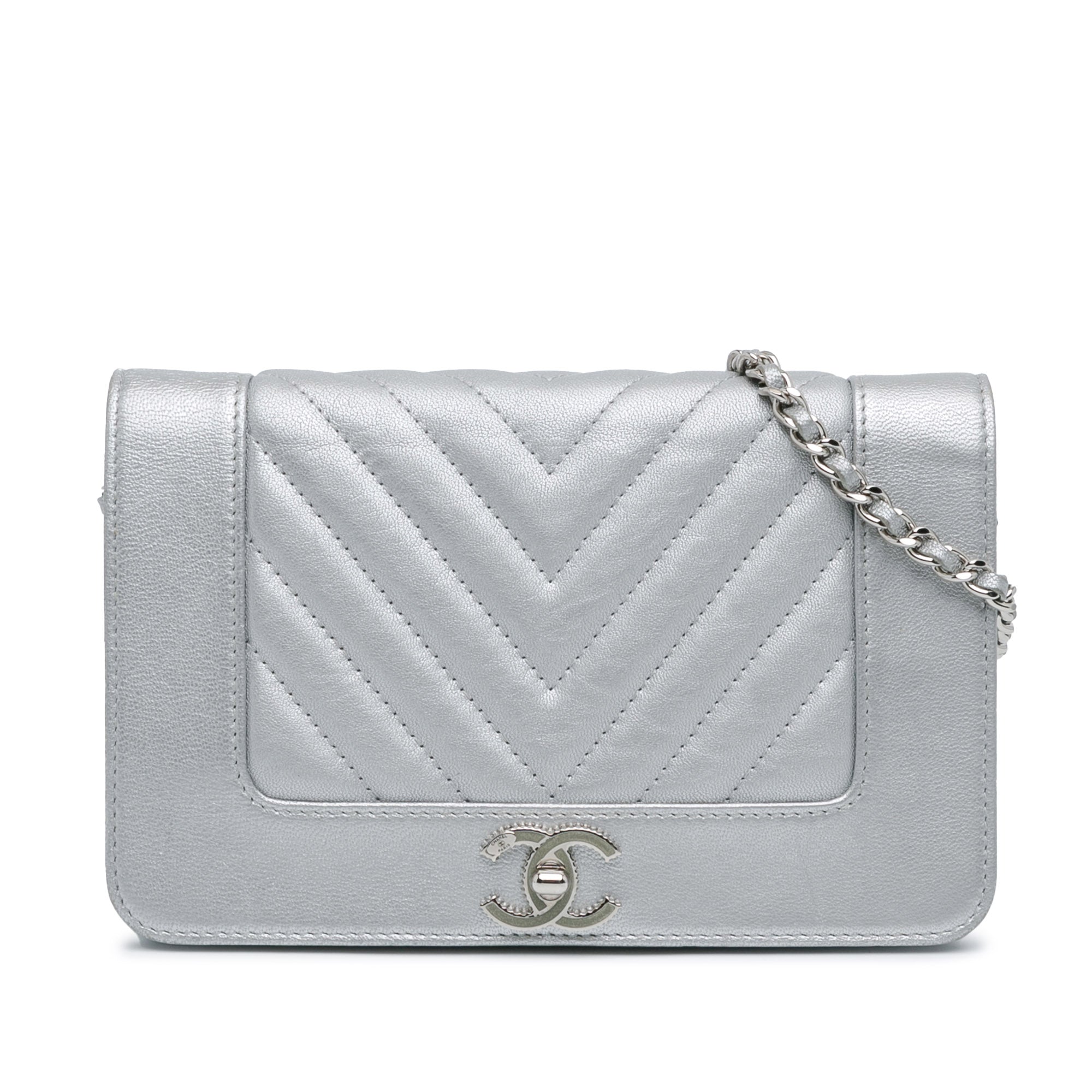 Chevron Lambskin Mademoiselle Wallet On Chain_0