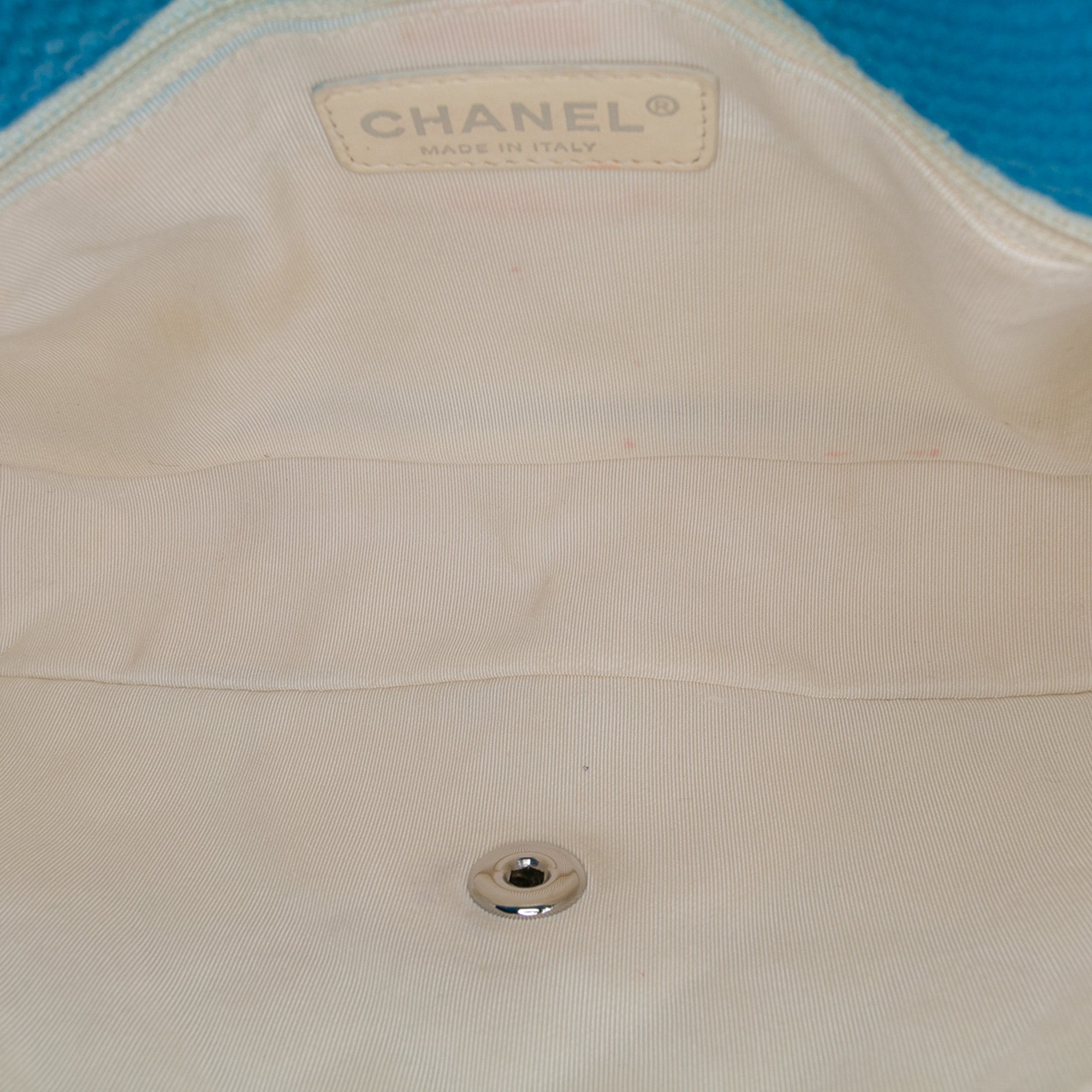 Medium Quilted Perforated Jersey Single Flap