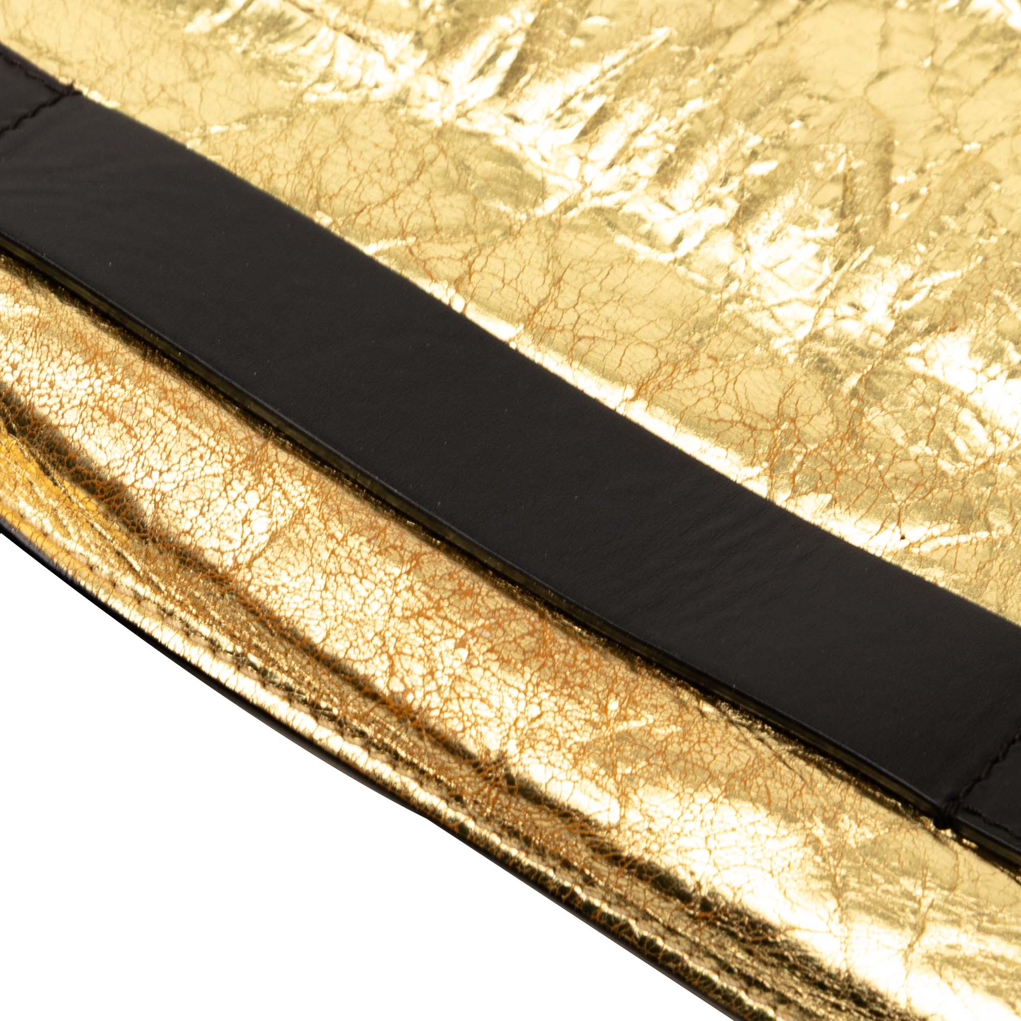 Metallic Crinkled Calfskin Feministe Mais Feminine Pouch