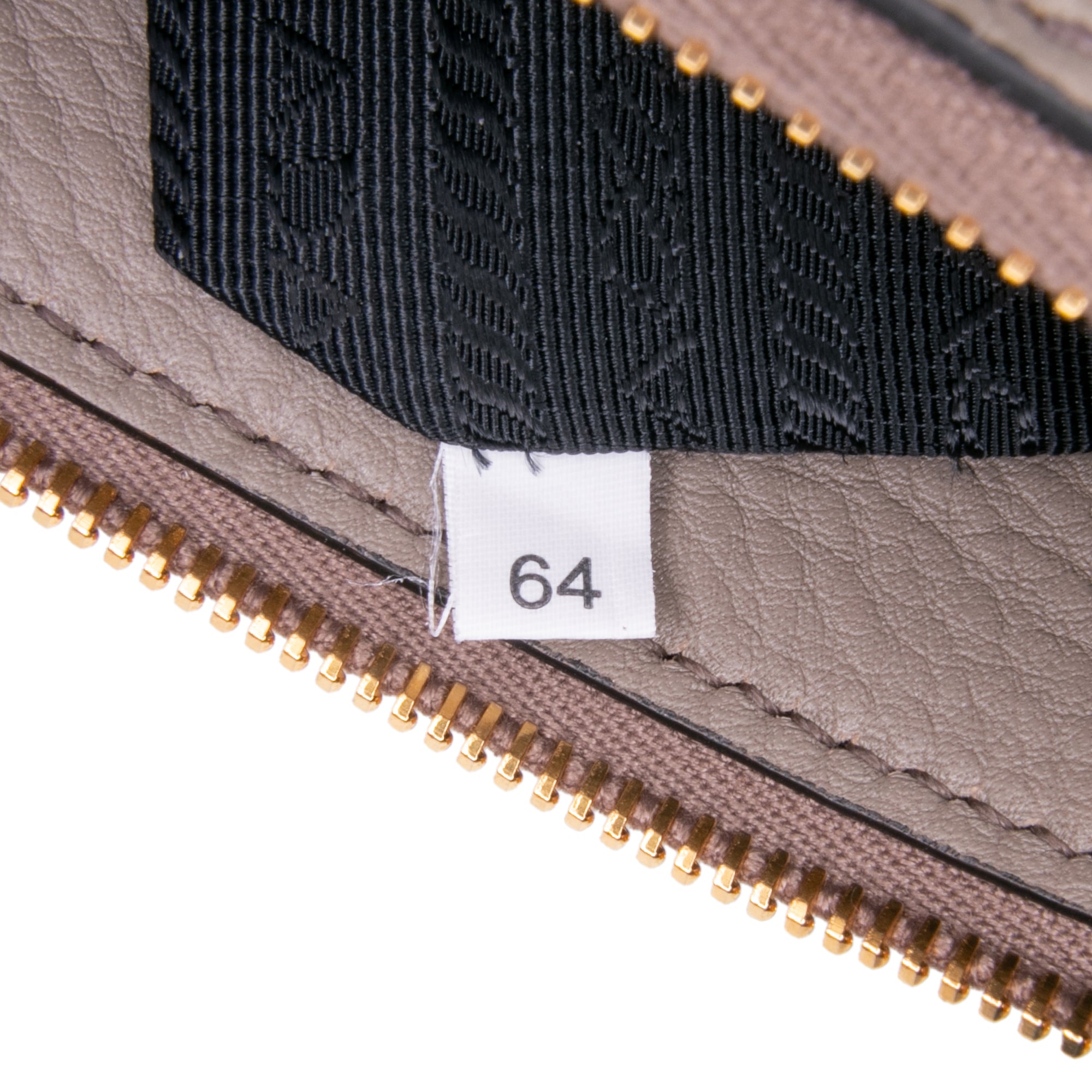 Vitello Daino Crossbody