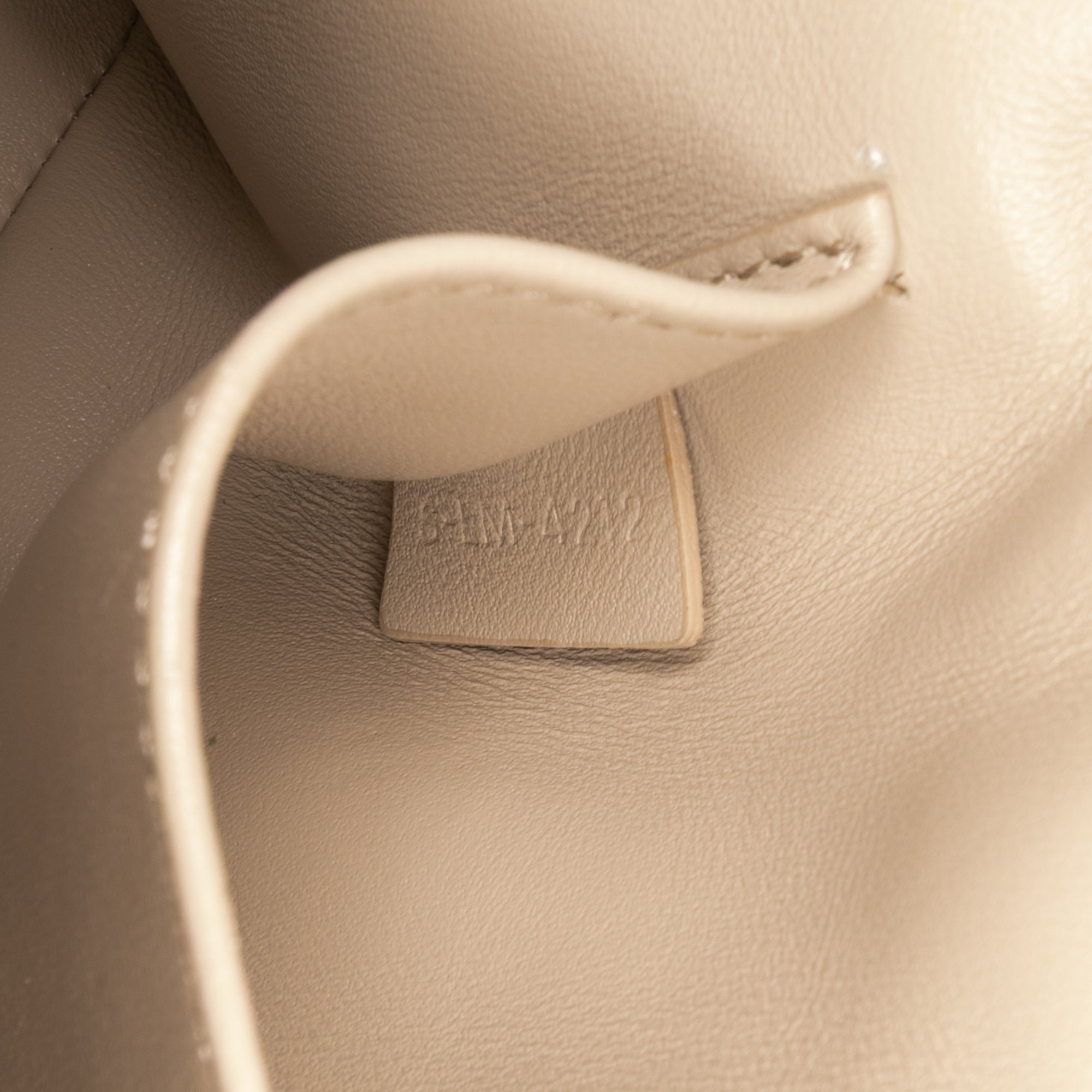 Matelasse Goatskin Monochrome Chain Shoulder Bag