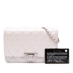 Quilted Caviar Golden Class Wallet On Chain